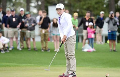 Cô bé 11 tuổi 'khuynh đảo' làng golf